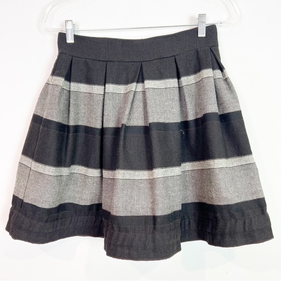 BCBGeneration BLACK GRAY STRIPE WOOL BLEND A-LINE SKIRT WOMENS SZ 8 NEW - Picture 1 of 4
